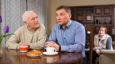 Jóvenes retrasan salir de casa, casarse y tener hijos: INEGI