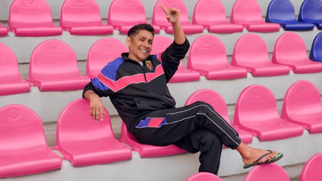 Jorge Campos disfruta su paso por la moda: “Revolucioné, antes era gris”