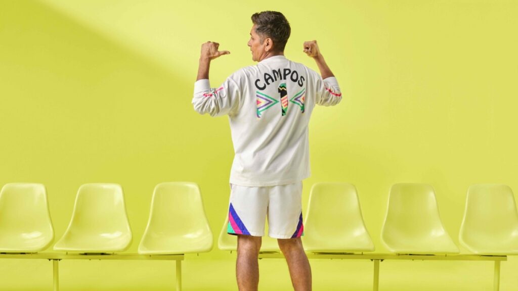 Jorge Campos disfruta su paso por la moda: “Revolucioné, antes era gris”
