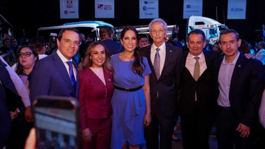 Libia Dennisse inauguró la Sala C5 del Poliforum de León