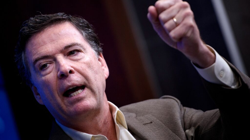 Acusan a exdirector del FBI de amenazar a Trump. Foto: AFP