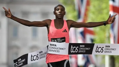 ¿Quién es Sabastian Sawe? El atleta que hizo historia en el maratón de Londres al hacer menos de dos horas