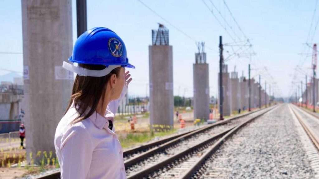 Sheinbaum quiere más kilómetros en trenes que AMLO