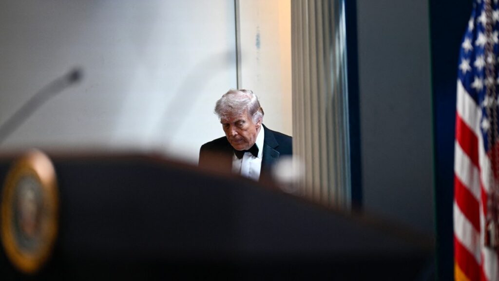 Tiroteo en cena de corresponsales no me disuadirá de la guerra con Irán, remarca Trump