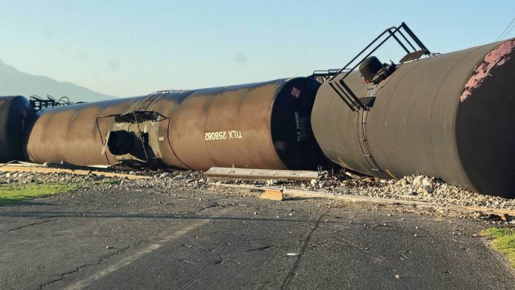 Tren con residuos peligrosos se descarrila en Tlaxcala sin riesgo para la población