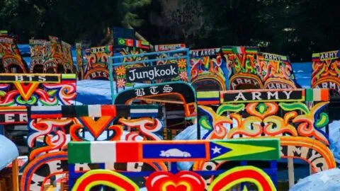 Todo sobre las trajineras de BTS: cuándo estarán y cuánto cuestan