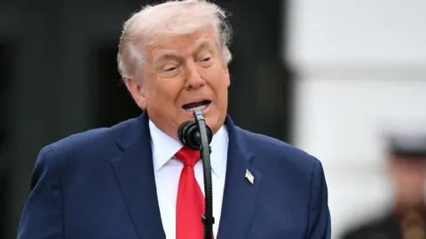 Trump sumará su foto a pasaportes de EE. UU. por aniversario