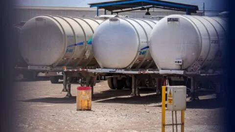 Golpe al huachicol: decomisan miles de litros en Huamantla