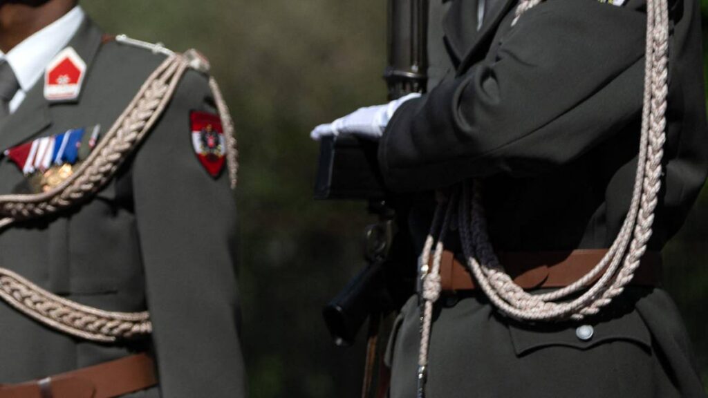 Militares
