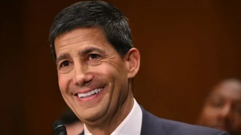 Senado de EE. UU. aprueba a Kevin Warsh como nuevo presidente de la Fed