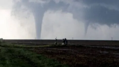 Captan en video tornado no supercelda en Puebla
