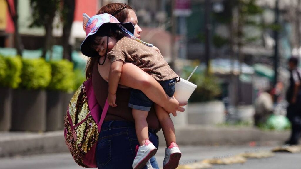 CDMX activó Alerta Amarilla por temperaturas de hasta 32 grados en siete alcaldías este jueves 14 de mayo.