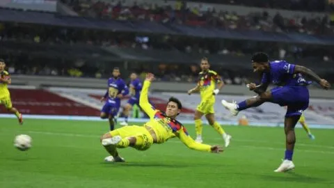 ¿El América podría perder la ida contra Pumas por alineación indebida? Video del polémico momento