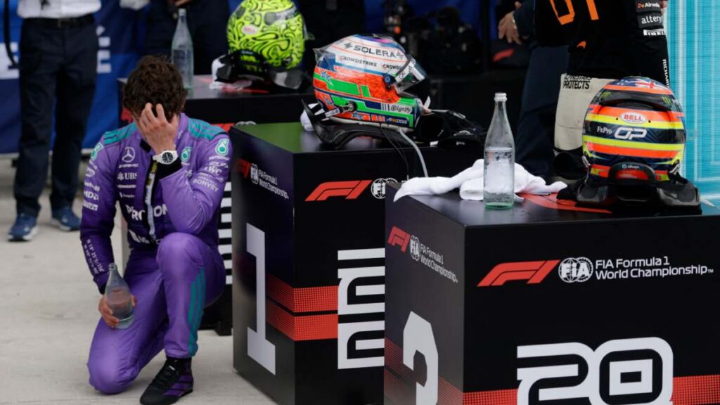 Checo Pérez avanzó desde el fondo en una carrera marcada por incidentes, estrategia y el triunfo del piloto italiano
