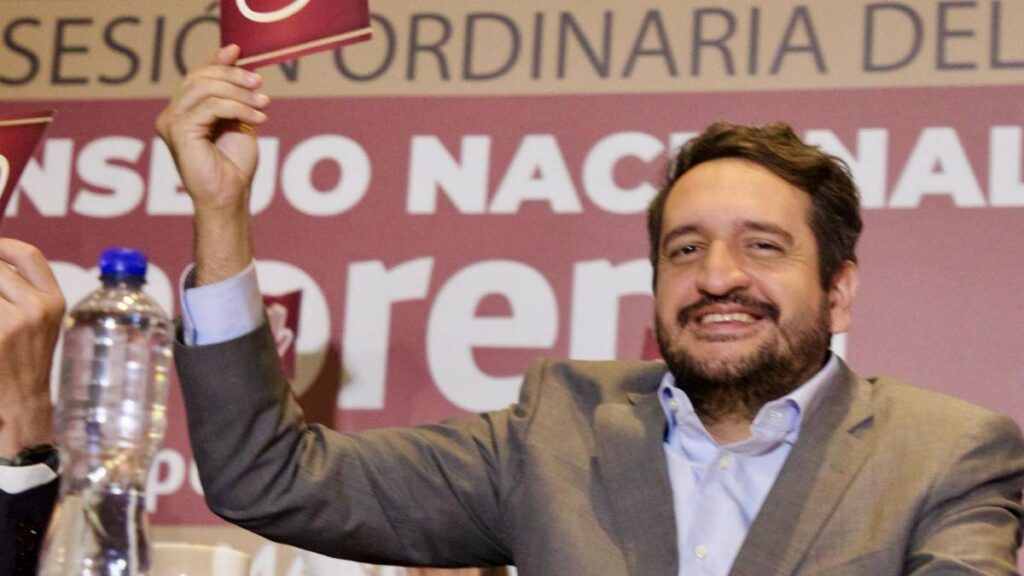 Andy López Beltrán ha enfrentado polémicas por viajes, amparos, protestas y acusaciones de nepotismo dentro de Morena.