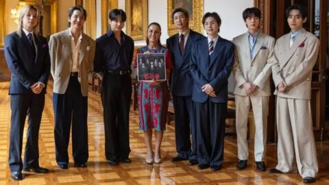 ¡ARMY de BTS invade el Zócalo de la CDMX! El grupo de k-pop llega a Palacio Nacional