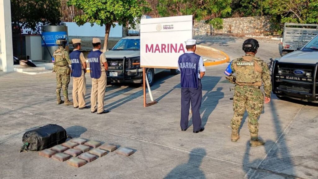 Aseguran cocaína frente a costas de Huatulco, Oaxaca.