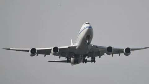 Avión atropella a peatón durante despegue en aeropuerto de Denver