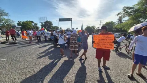 Villahermosa registra bloqueos, protestan por falta de luz