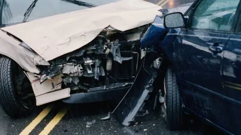 Borracho desata caos y choca varios autos en Atlixco, Puebla