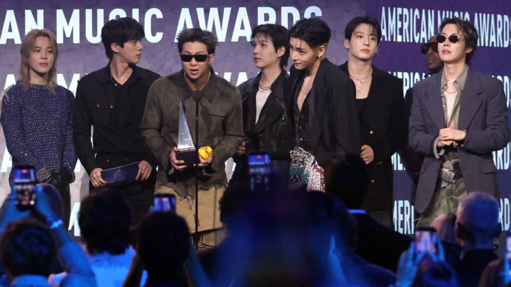 BTS recibe premio en los American Music Awards