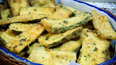 Receta de calabacitas empanizadas con jamón y queso, una combinación extraña pero deliciosa