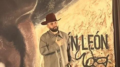 Carín León presenta “Muda”, disco que sorprende con varios géneros musicales