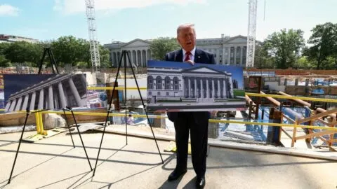 Celebra Trump actuación del Servicio Secreto tras tiroteo en la Casa Blanca y confirma historial del atacante