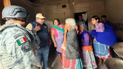 Cuatro días después, Gobierno federal atiende a desplazados de Chilapa por ataques de “Los Ardillos”