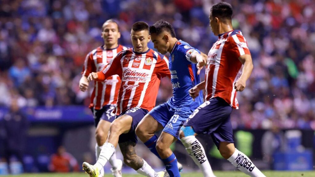 Profeco pidió a afectados denunciar la cancelación de boletos de Cruz Azul vs Chivas tras error en Fanki.