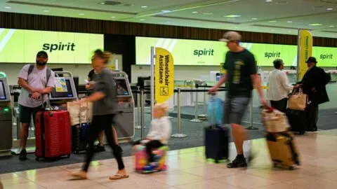 Cierra Spirit Airlines: qué pasará con los vuelos pendientes en EE. UU.