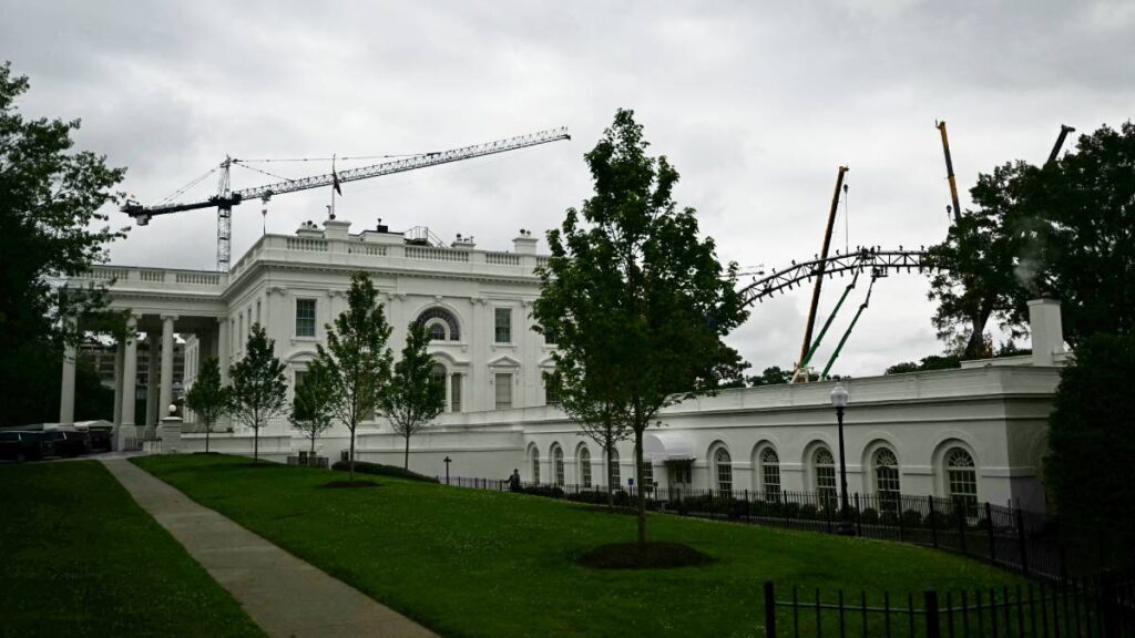 Ya están instalando el octágono en la Casa Blanca