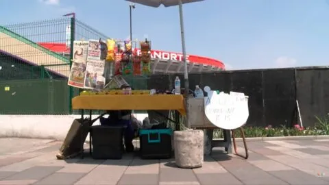 Incertidumbre para comerciantes por reordenamiento en el Estadio de la CDMX