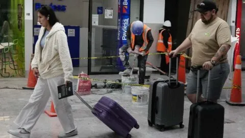 Controladores aéreos emplazan a huelga en México; vuelos siguen con normalidad