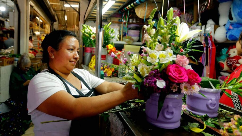 Crece el empleo en México, pero más de la mitad trabaja en la informalidad hasta abril del 2026