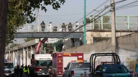 Video capta fallido rescate de mujer que se arrojó a vías de la Línea A del Metro CDMX