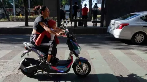 A partir de julio, bicis y scooters eléctricos deberán emplacarse en CDMX