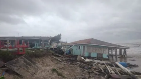 Desplome de restaurante en playa Bagdad deja 15 personas con crisis nerviosa y un herido