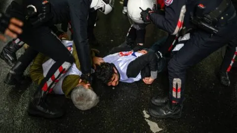 Detienen a 370 personas durante una protesta por la crisis económica de Turquía