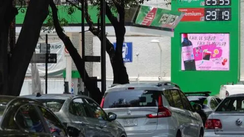 Precio del diésel y gasolina premium se mantiene por encima de los 28 pesos en al menos 15 estados