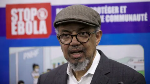 Director de OMS asegura que el brote de ébola puede detenerse y visita al Congo: "No están solos"