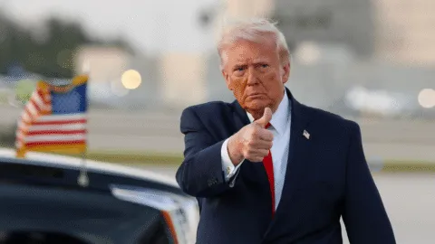 Trump mantiene vigente arancel global del 10% tras decisión judicial en EE.UU.