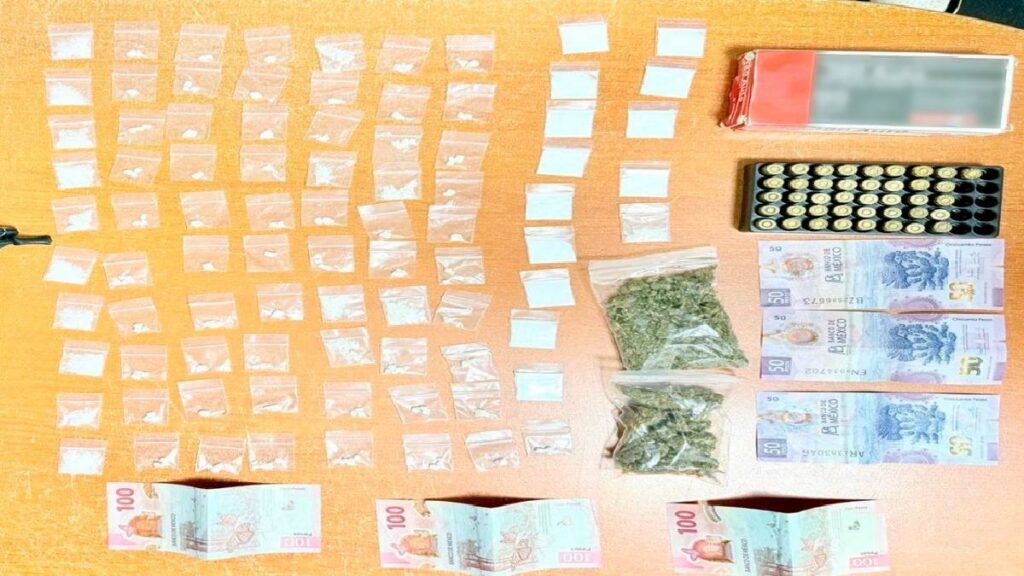 Tres hombres fueron detenidos en Coyoacán con drogas y cartuchos útiles durante un operativo de la SSC.