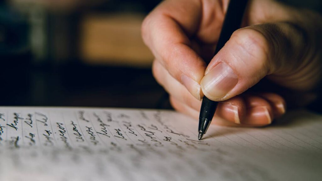Escribir a mano ayuda a reducir el deterioro mental