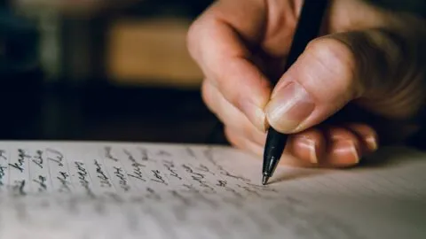 ¿Escribir a mano en calendarios o papel ayuda al cerebro y la memoria? Expertos de la UNAM despejan la duda