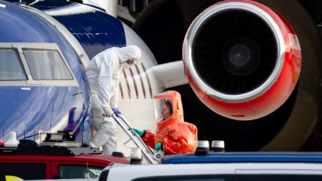 Evacúan a varios tripulantes del barco donde surgió brote de hantavirus