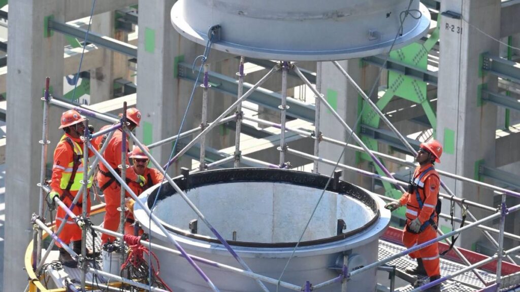 Fallece ingeniero tras explosión en refinería de Salina Cruz.