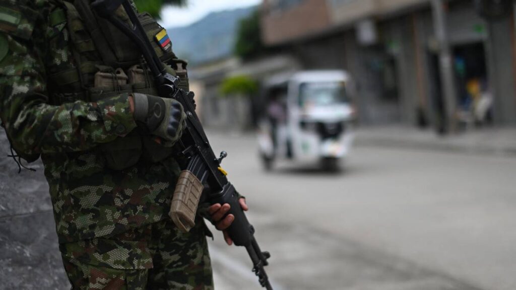 Choques entre grupos disidentes de las FARC dejaron 48 muertos en Guaviare, Colombia, antes de las elecciones.