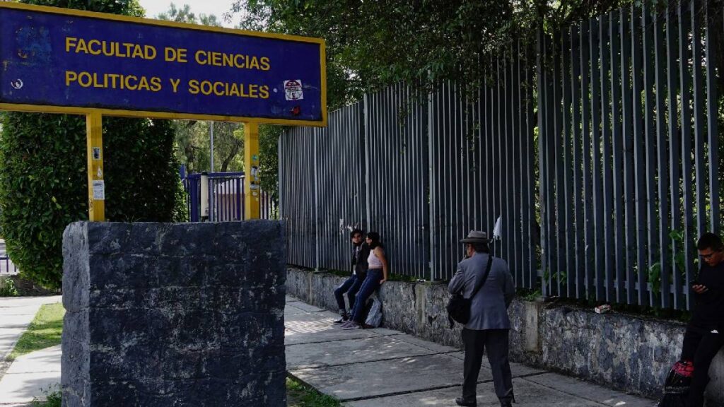 El IECM y la UNAM presentaron la colección Clásicos de Política y Democracia, disponible gratis para consulta y descarga.