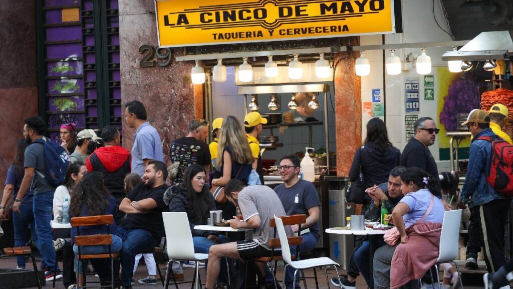 El consumo privado en México cayó por cuarto mes consecutivo en 2026, según BBVA Research.